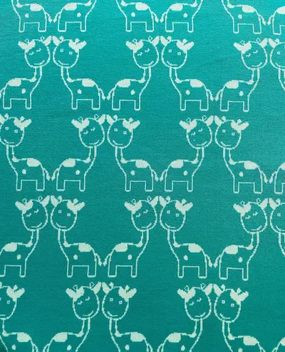 „Kuschel-Giraffen“ – Strickjacquard in Petrolgrün „Kuschel-Giraffen“ – Strickjacquard in Petrolgrün